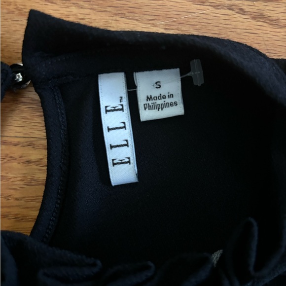 Elle Top Women’s Small Black Floral Multicolor Shirt Ruffled Neckline NWOT - Picture 2 of 8